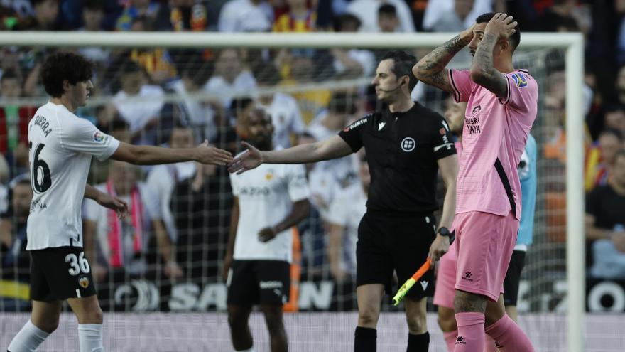 Joselu, tras conocer certificarse el descenso del Espanyol en la jornada 37.