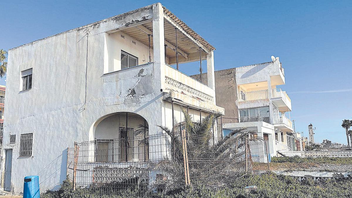 ‘Les casetes’ con más de una planta se quedan sin protección, ya que se han declarado fuerta de protección.