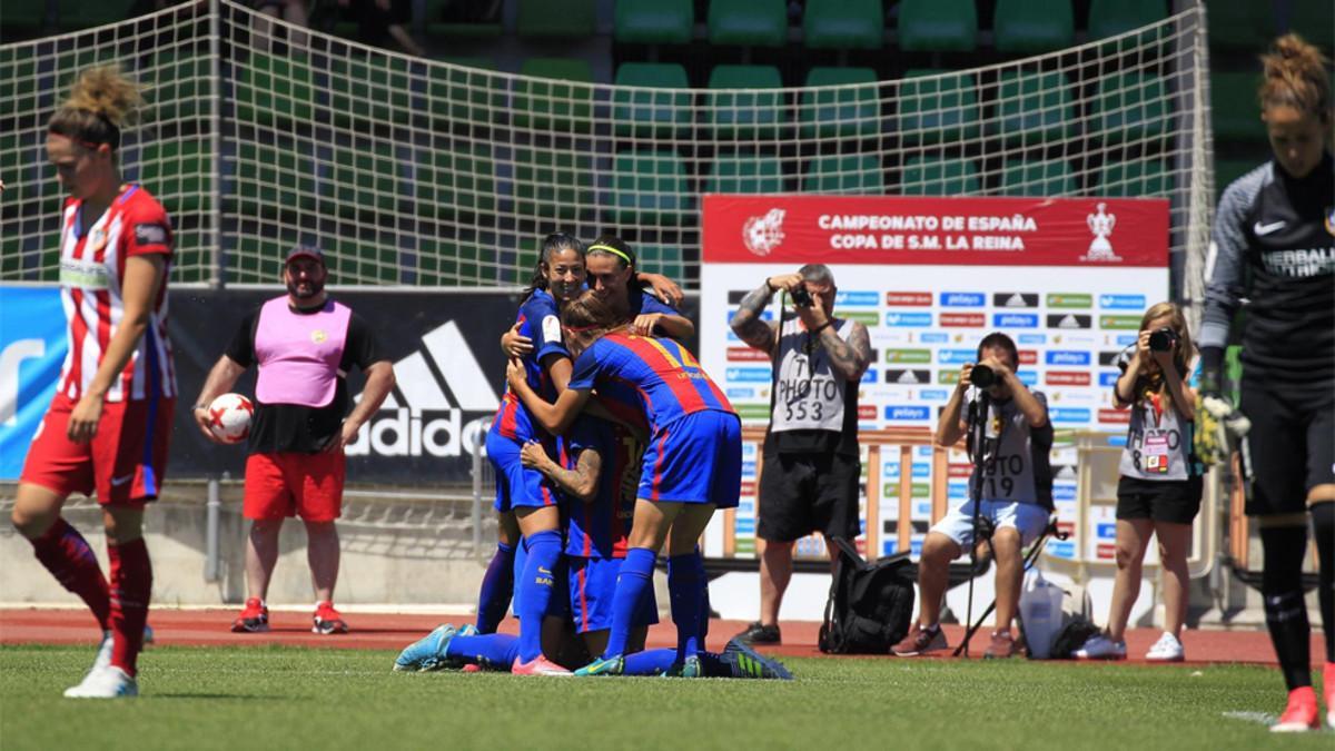 Las jugadoras del Barça Femenino celebran uno de los goles de Jenni Hermoso en la final de la Copa de la Reina contra el Atlético