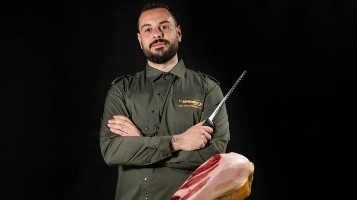 Zeus Carrero, maestro cortador de Extremadura Ibérico Gourmet.
