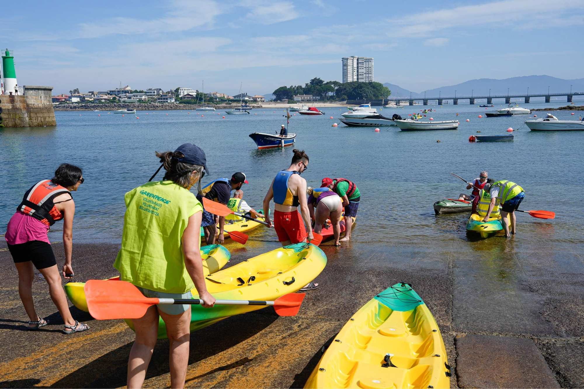 Concentración en Toralla para exigir la 'reconquista' de la isla para el pueblo