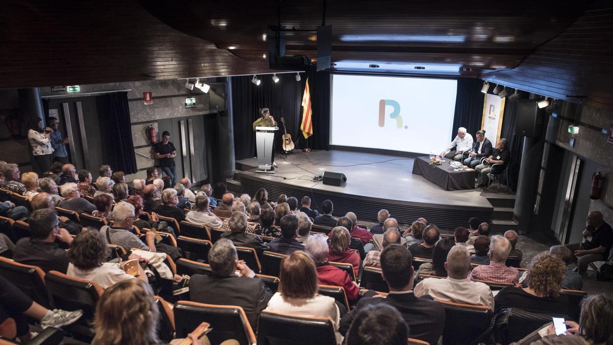 Acte de presentació de la cooperativa d'enterraments Recer en un acte a l'auditori de la Plana de l'Om