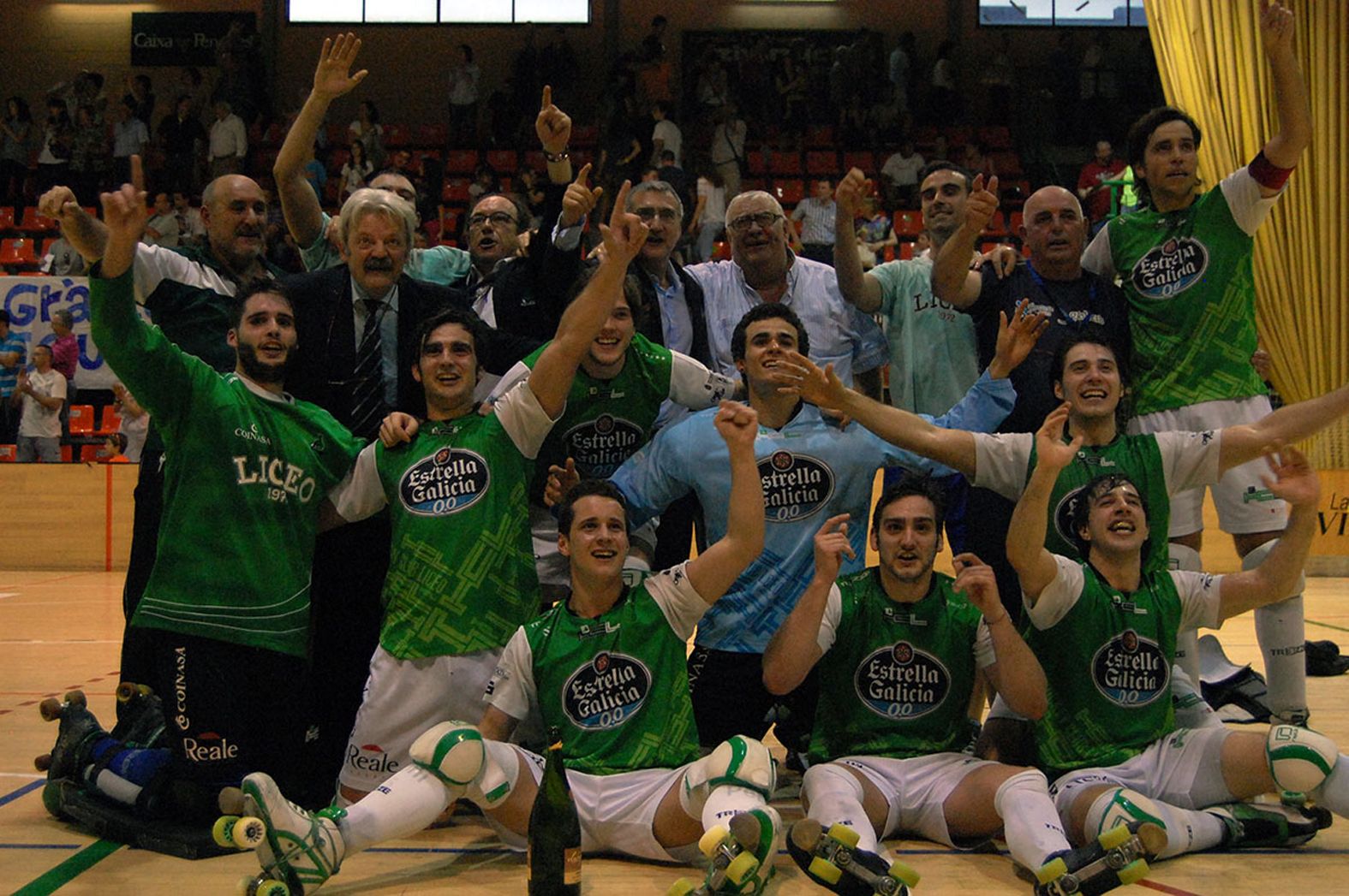 La plantilla del Liceo celebra la liga de 2013.