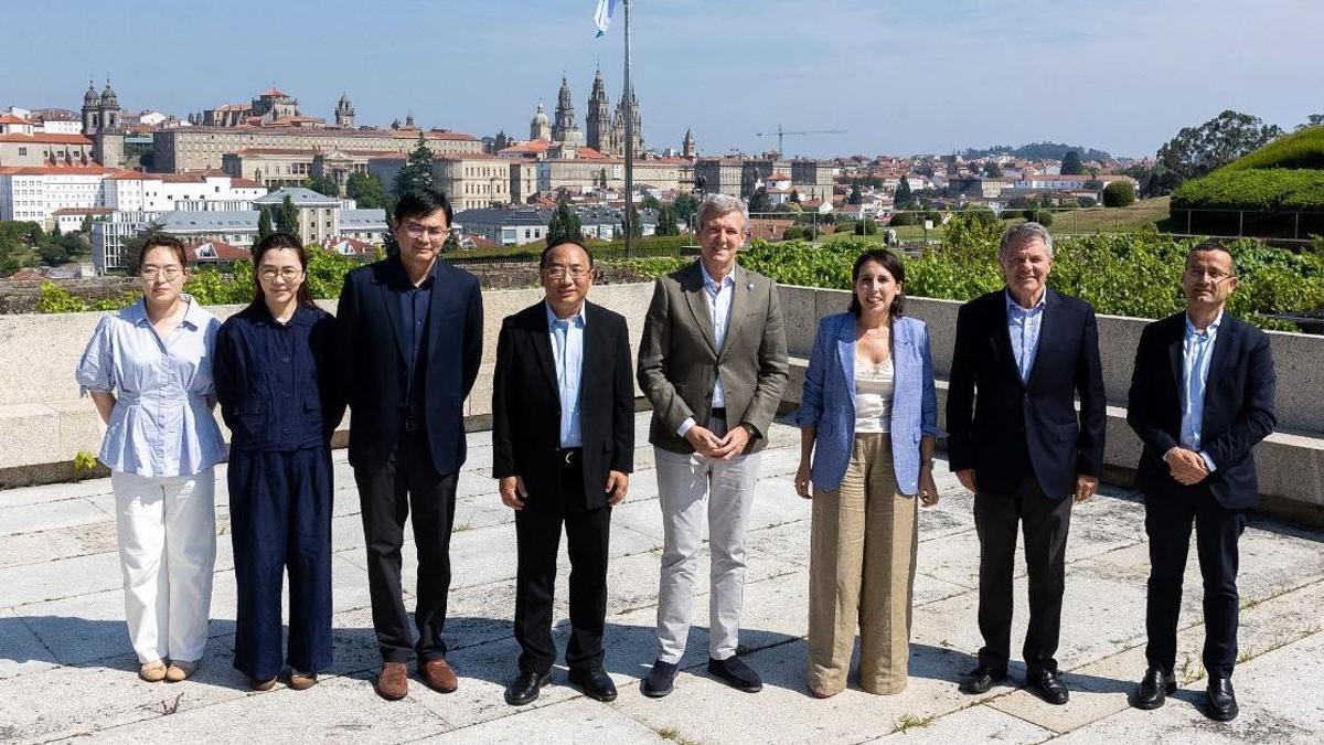 Rueda recibe en Monte Pío a la cúpula de SAIC coincidiendo con el primer desembarco de MG en Galicia