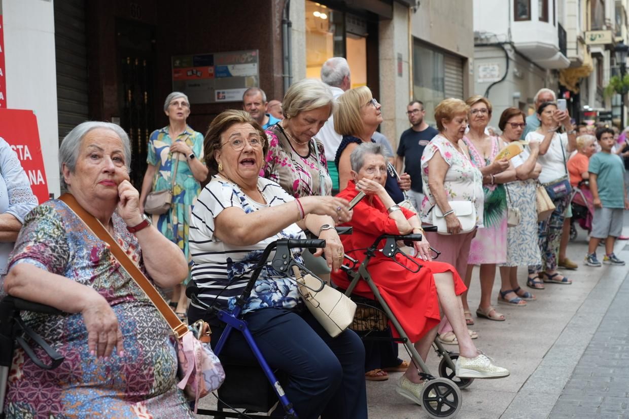 Castelló recibe con honores al Santísimo en la procesión del Corpus Christi