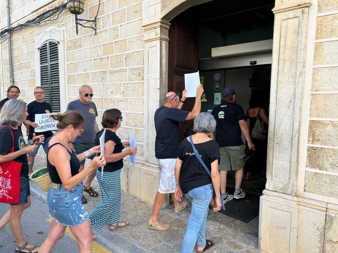 FOTOS | La protesta en Binissalem contra la segunda fase del polígono, en imágenes