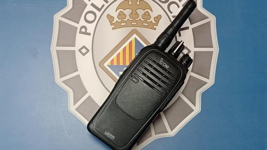 Una menor recupera el &#039;walkie&#039; de un policía local al perderlo cuando trataba de interceptar un patinete en Palma