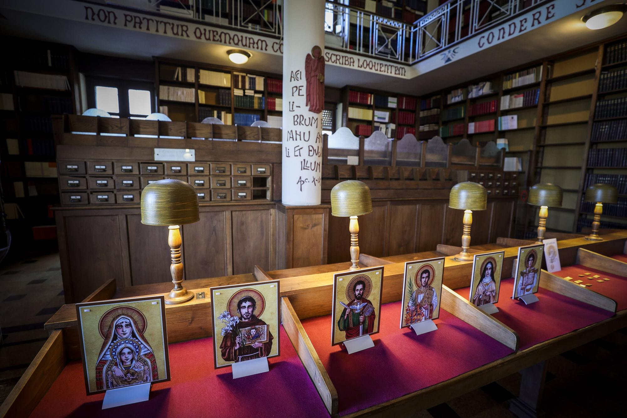 La muestra consta de 17 textos del fondo de su biblioteca relacionadas con otras tantas piezas del Museo de la Iglesia