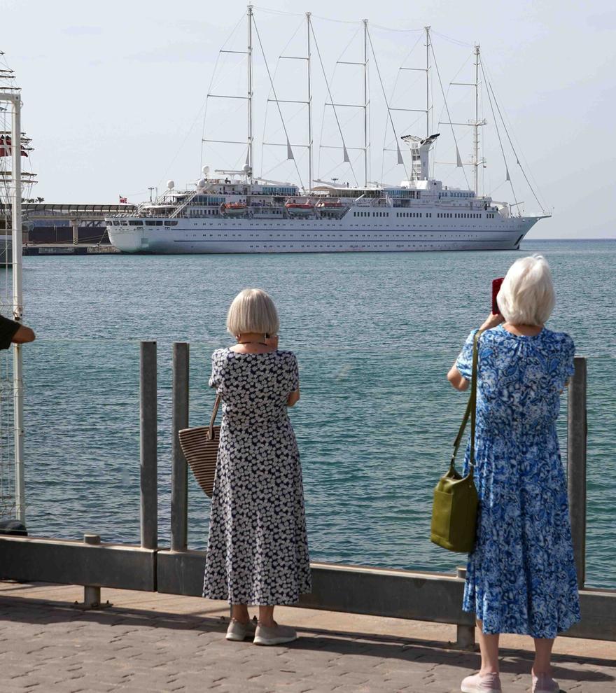 Más de la mitad de los cruceros que llegan a Málaga ya son de lujo