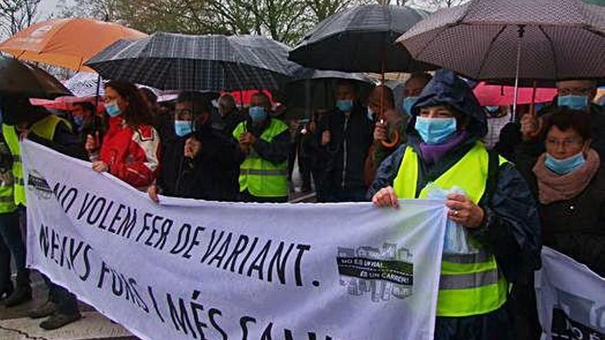 Amb bicicleta per protestar contra el trànsit de l&#039;avinguda Sant Jordi d&#039;Olot