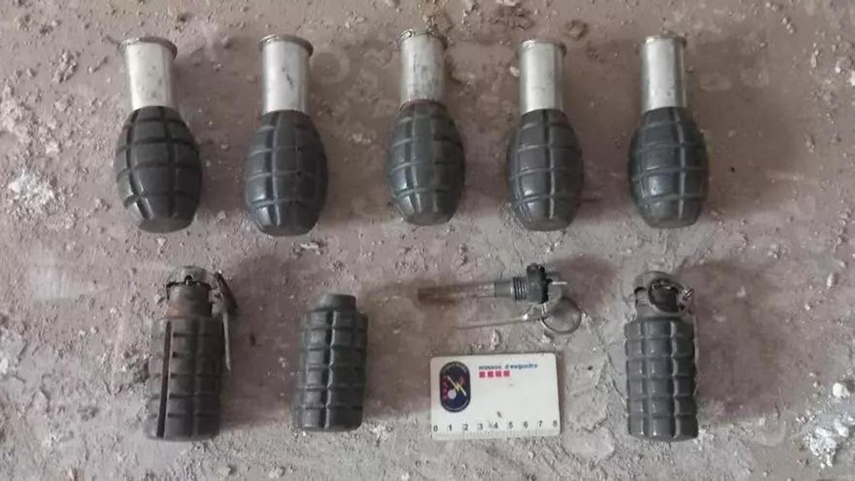 Halladas ocho granadas de la Guerra Civil en una casa que se estaba rehabilitando en Puigcerdà