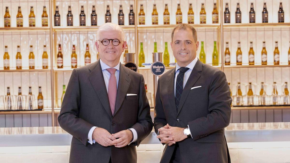 El director general de Mahou San Miguel, Alberto Rodríguez-Toquero, y el subdirector general de la cervecera, Peio Arbeloa
