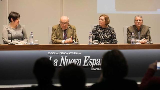 De izquierda a derecha, Clara Esther Rodríguez, Juan Luis Rodríguez-Vigil, Mari Cruz Fernández y Ovidio García, ayer, en el Club Prensa Asturiana de LA NUEVA ESPAÑA.