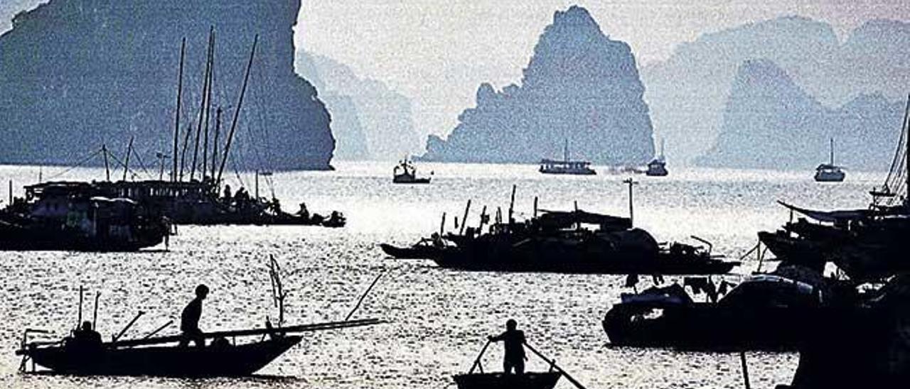 Vista de la bahía de Ha Long, una de las principales atracciones de Vietnam.