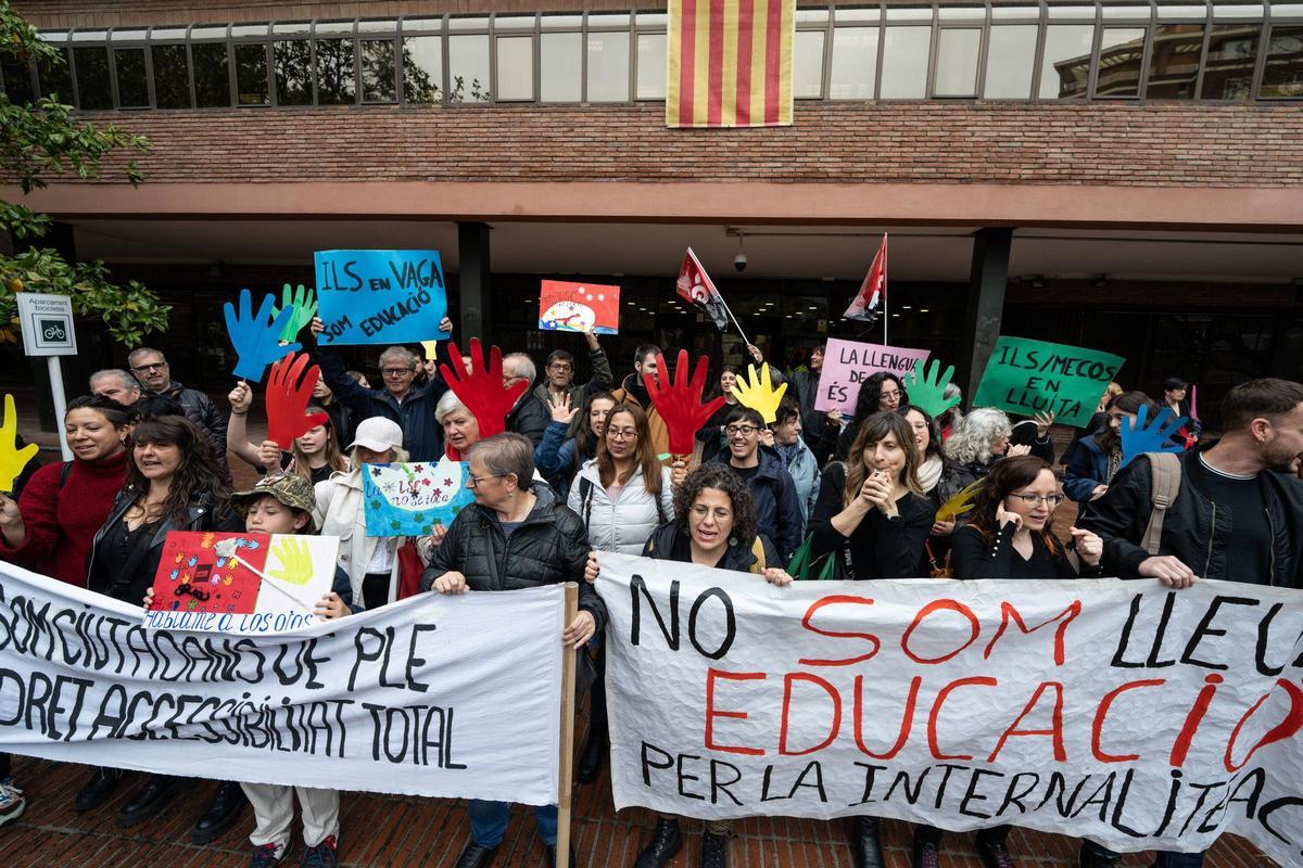 Manifestación de los trabajadores del servicio de interpretación en el ámbito educativo