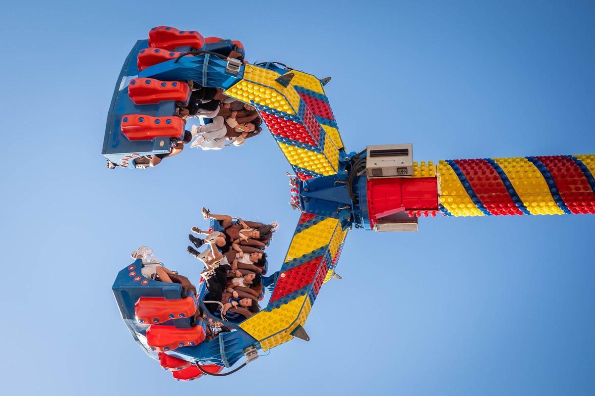 Visita del alcalde a la feria de atracciones del Carnaval