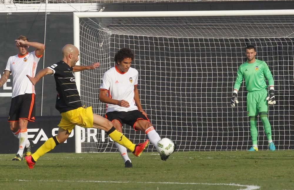 Las mejores imágenes del Valencia Mestalla - AE Prat