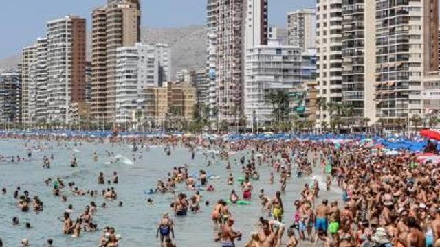 La playa de Levante de Benidorm.