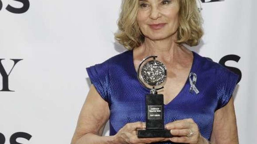 Jessica Lange, con su galardón.