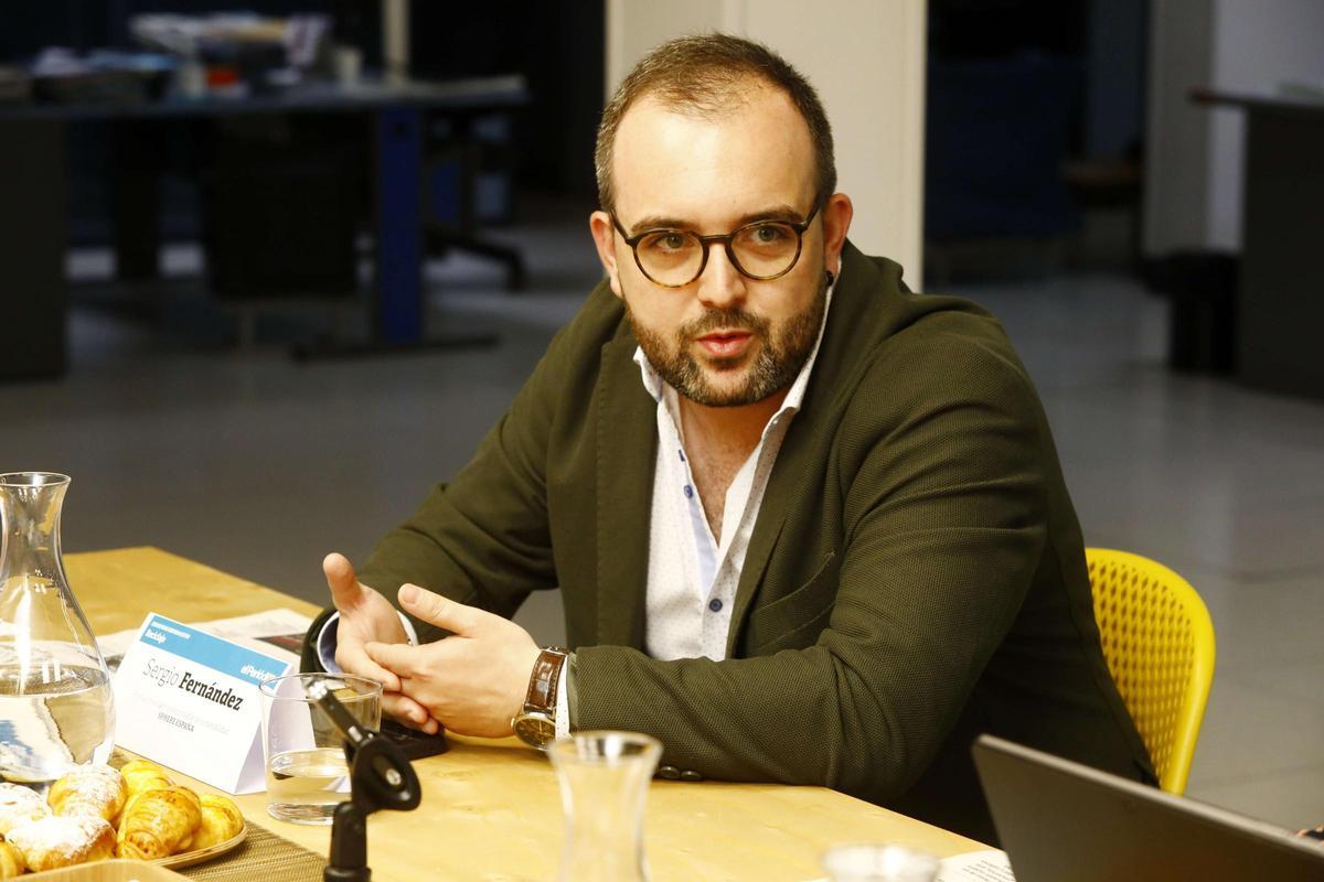 SERGIO FERNÁNDEZ - DESAYUNO SOBRE RECICLAJE EN LA REDACCION DE EL PERIODICO DE ARAGON.