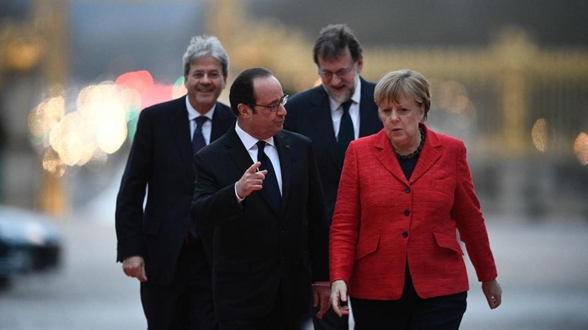 De izquierda a derecha, el primer ministro italiano, Paolo Gentiloni, el francés, François Hollande, el español Mariano Rajoy y la cancillera alemana Angela Merkel.