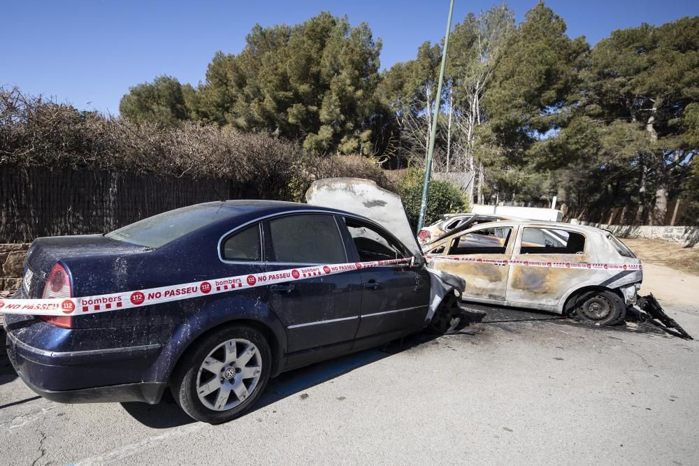 Cremen tres cotxes a Lloret de Mar