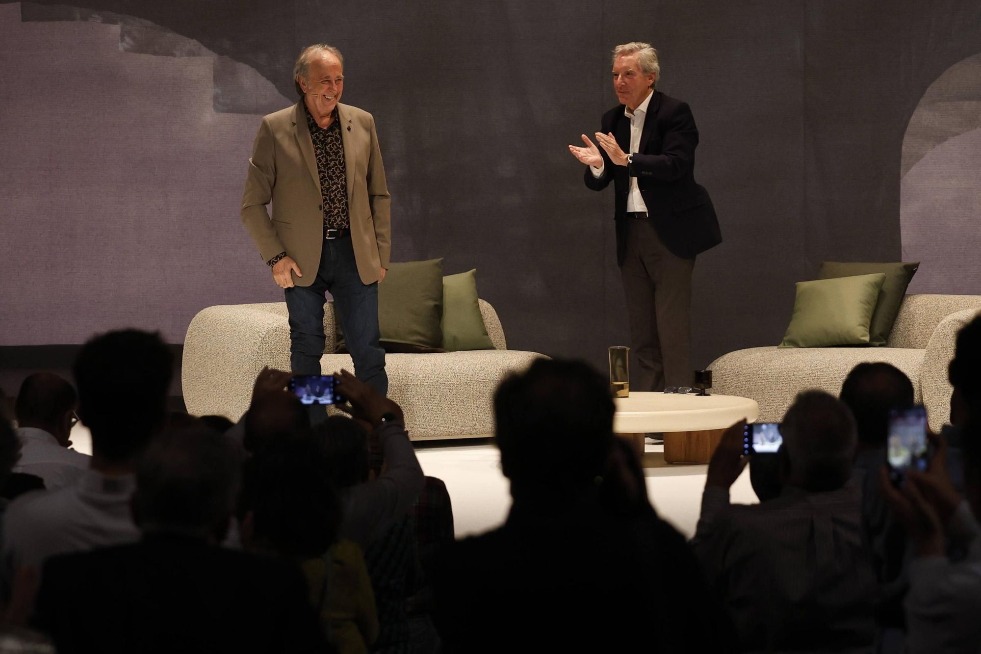Así fue el encuentro entre Serrat e Iñaki Gabilondo en Gijón.