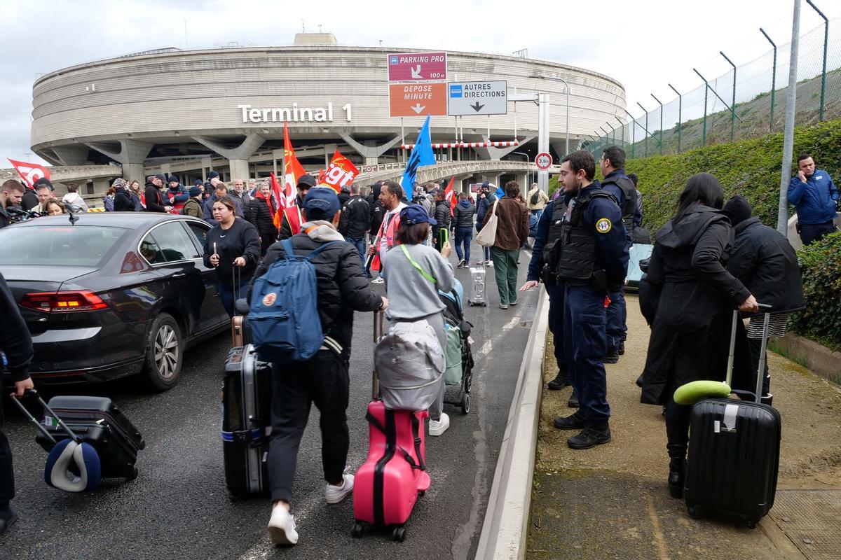 Paros y protestas en Francia por la reforma de las pensiones de Macron