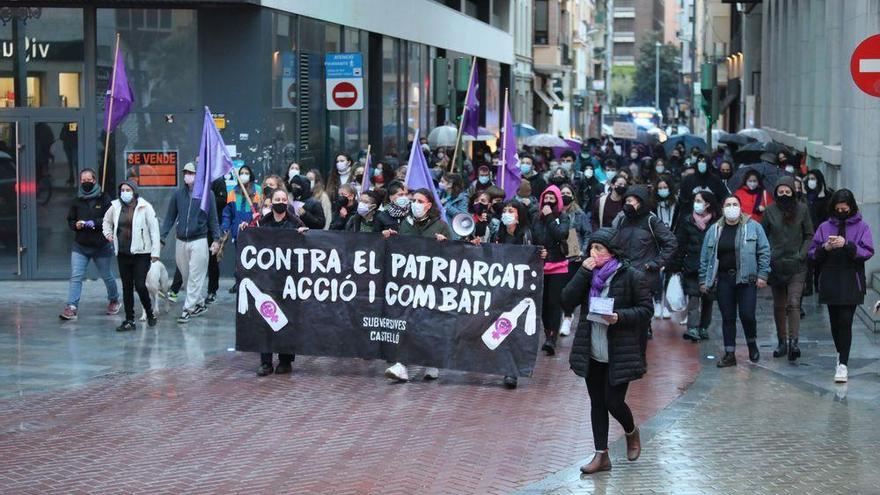 El feminismo planta cara al covid en Castelló