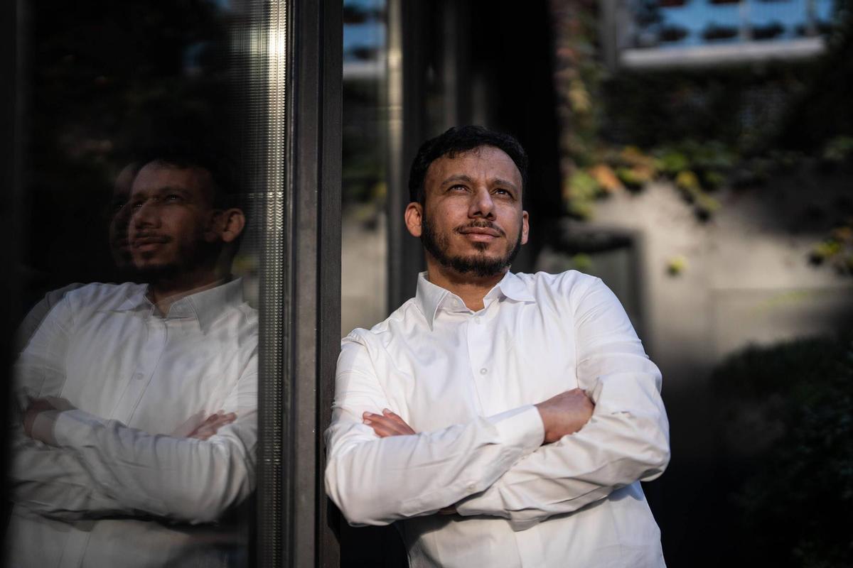 Abdelsalam Alahdal, el periodista que ayudó a escapar a su sobrina de un matrimonio a la fuerza, el pasado lunes en un hotel de Barcelona.