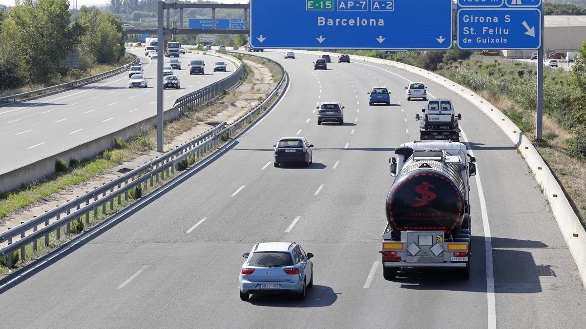 L&#039;autopista AP 7, al seu pas per Salt.