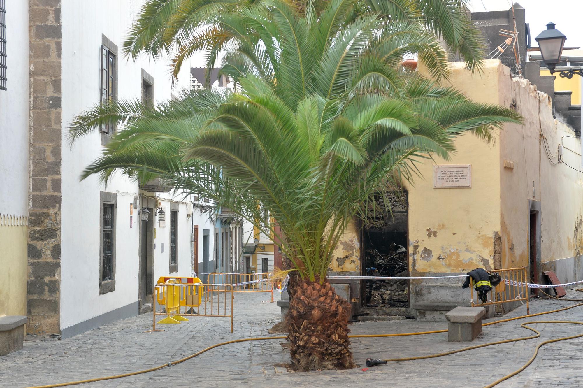 Casa antigua incendiada en Vegueta