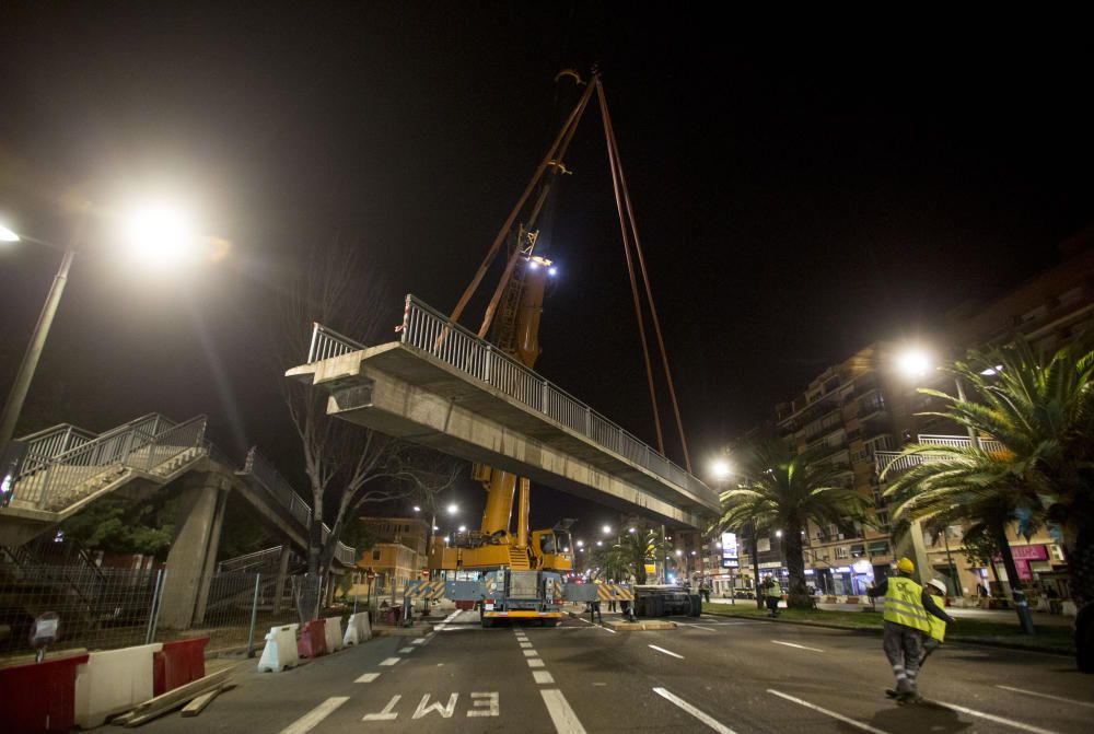 Desmontaje de las pasarelas de la Avenida del Cid