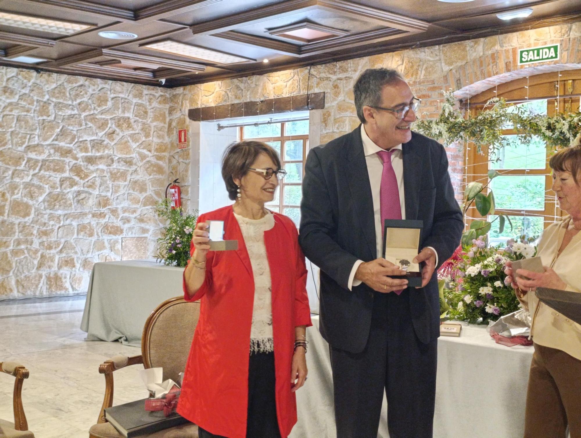 Emotivo y multitudinario homenaje a los sanitarios de Villabona