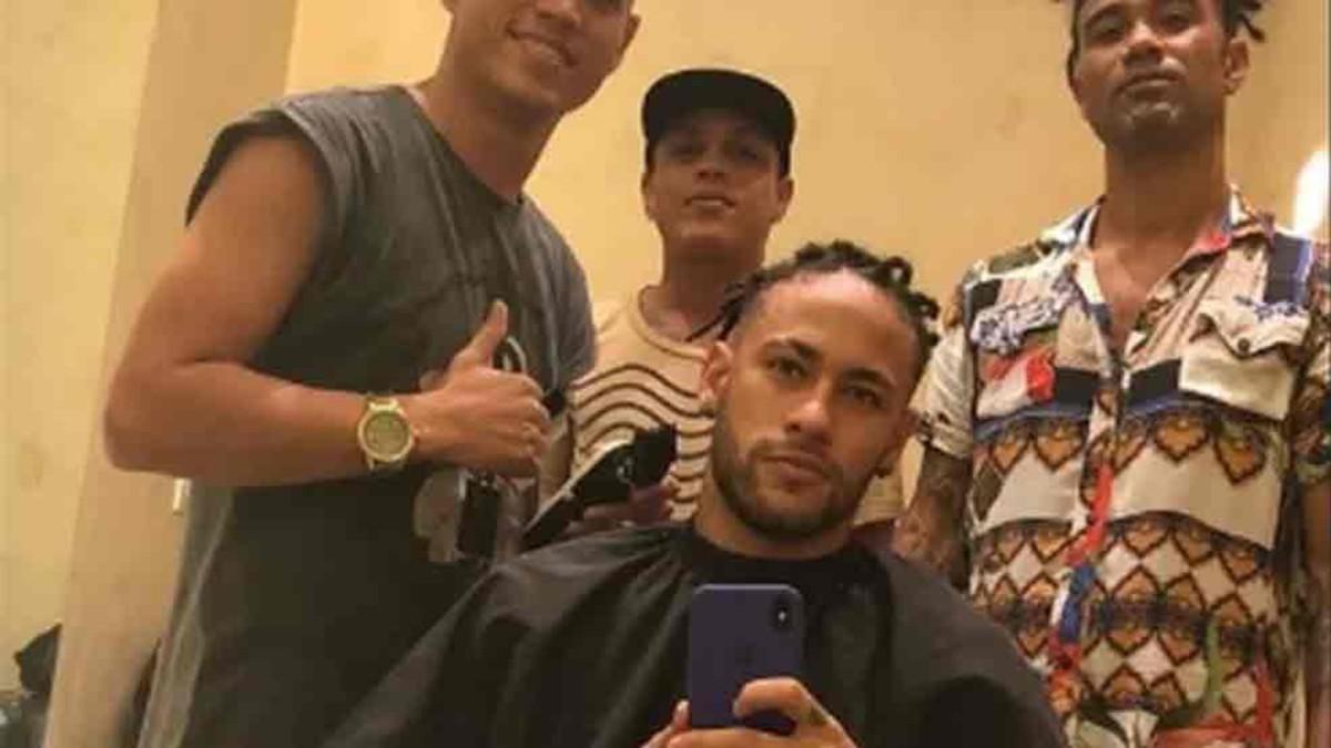 Neymar se ha hecho rastas