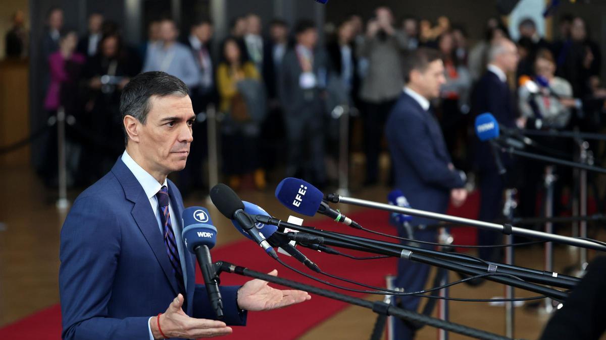 Sánchez aleja la presentación de los presupuestos para centrarse en responder a la guerra