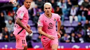 Denis Suárez, junto a Vini Souza, en un partido del Espanyol. 