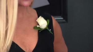 Les estrelles van lluir roses blanques en suport al moviment #MeToo, de rebuig a l’assetjament sexual.