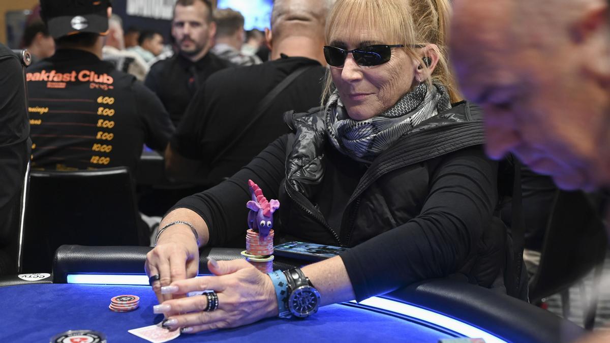 Una de las pocas jugadoras femeninas, este viernes en el Casino Barcelona.