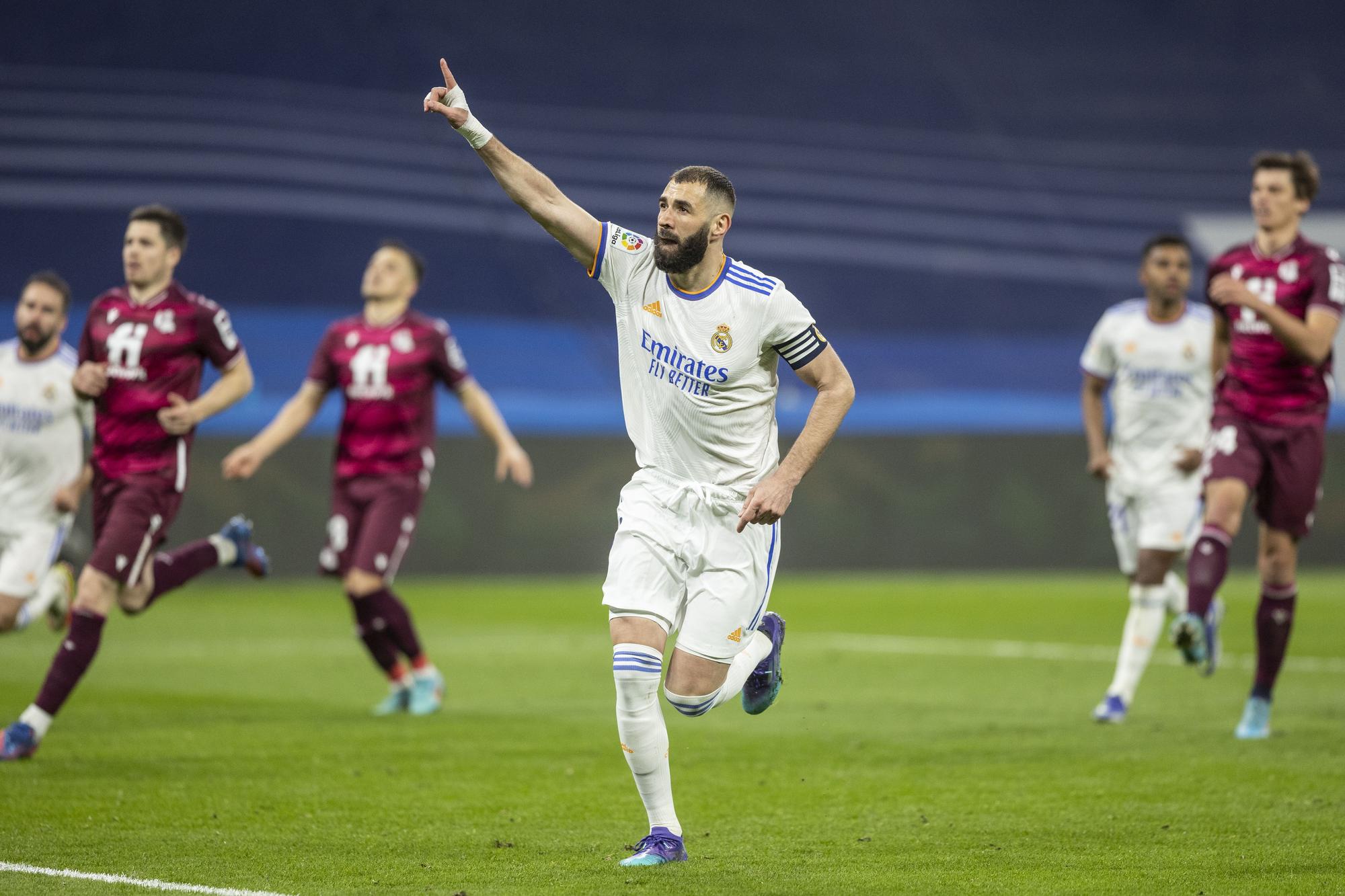 Benzema volvió a marcar desde los once metros después de que el VAR señalara penalti sobre Vinicius.