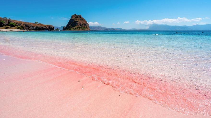 Está en el Caribe Mediterráneo y tiene arena rosa: así es la playa más bonita del mundo, a dos horas de España