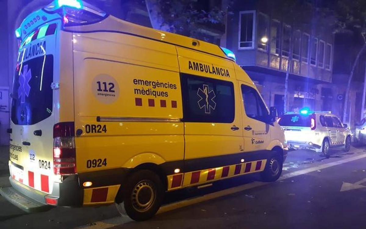 Una ambulancia del SEM de noche, en una foto de archivo