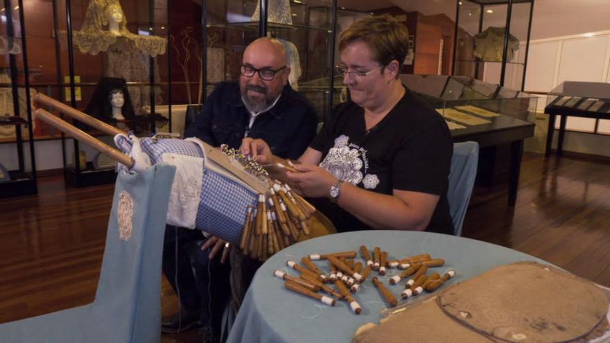 El equipo de &quot;Ribeiras de Salitre&quot; visita el puerto de Camariñas