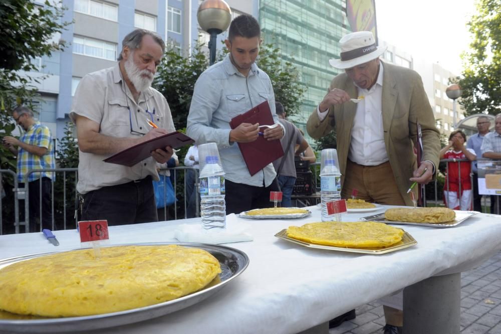 Concurso de tortilla en la fiesta de O Castrillón