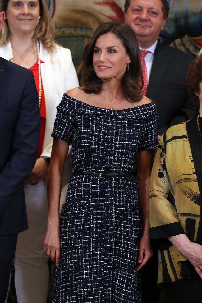 Ortiz y el vestido de rebajas de Zara 2019 con el escote más favorecedor su precio es de euros) - Woman