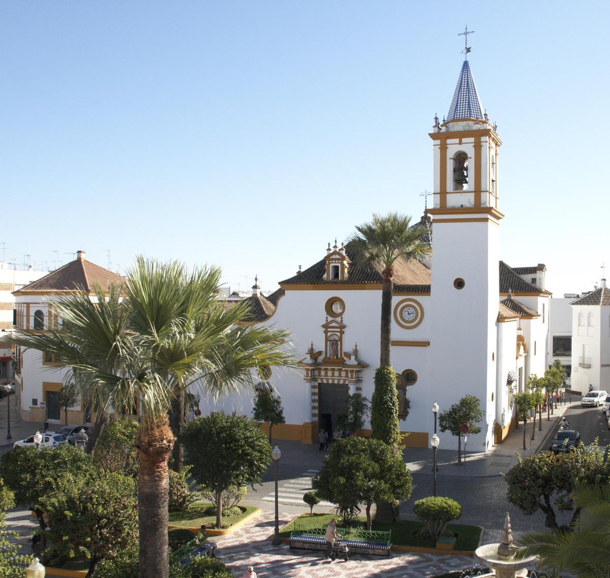 Torre del Olivar y campanario de la parroquia de la Magdalena, en el centro de la ciudad.