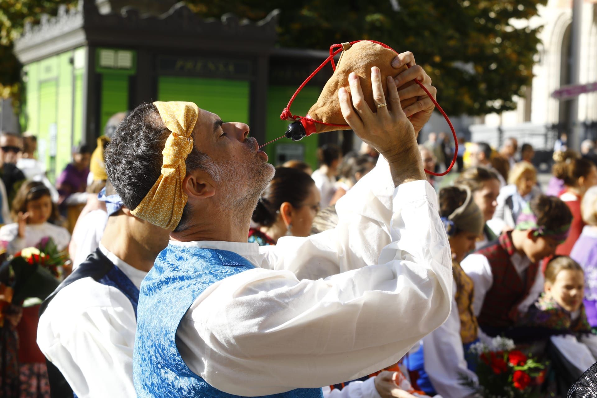 En imágenes | Zaragoza vive su día grande con la Ofrenda de Flores a la Virgen del Pilar