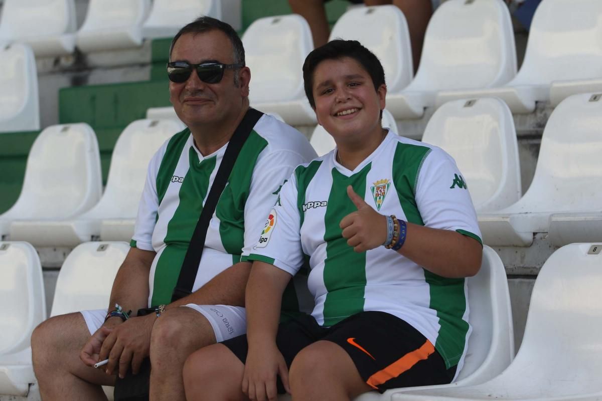 Los aficionados del Córdoba CF en el Arcángel