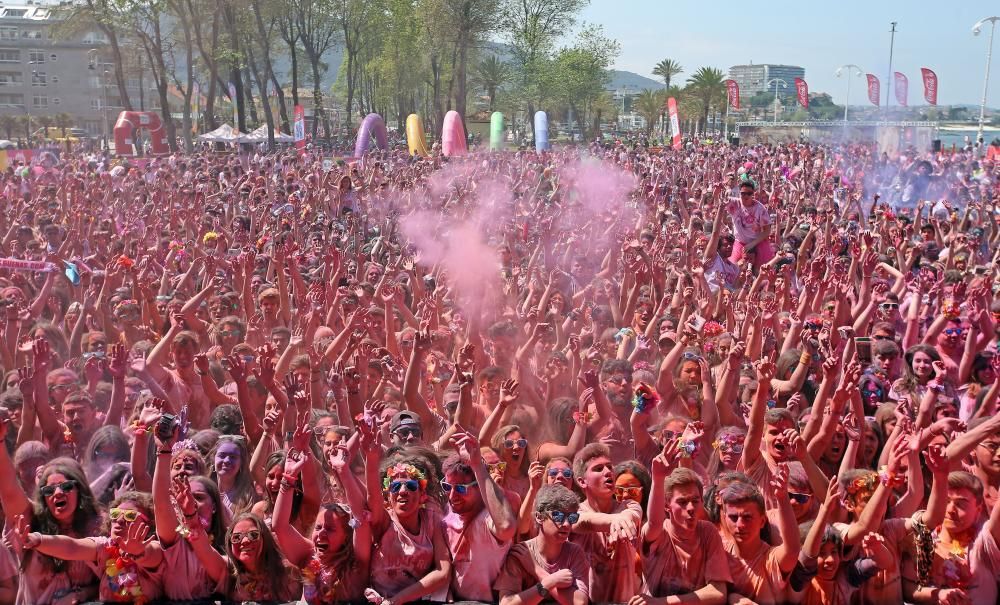 La carrera más colorida reúne a miles de participantes en Vigo