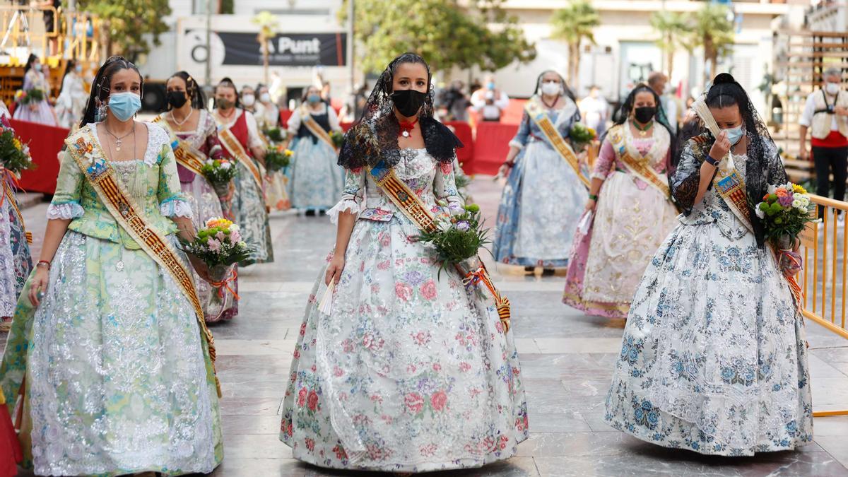 Búscate en el segundo día de Ofrenda por la calle Caballeros (entre las 17.00 y las 18.00 horas)